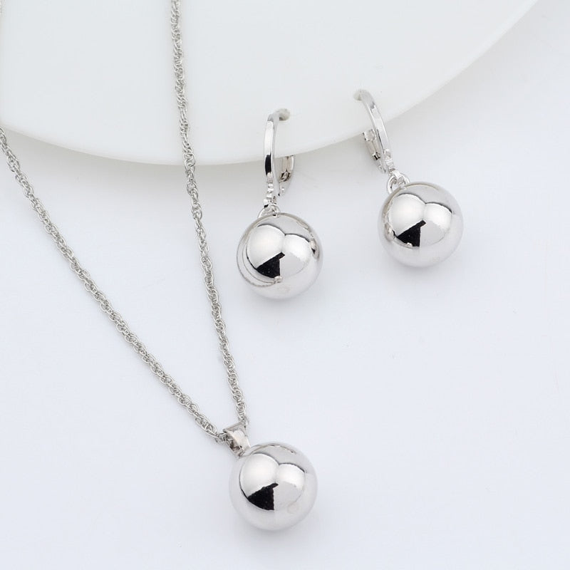 Ensemble de bijoux avec des billes