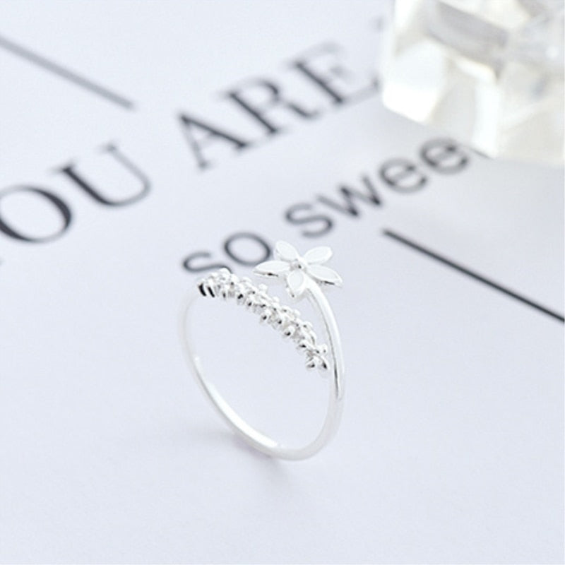 Bague ouverte avec une fleur