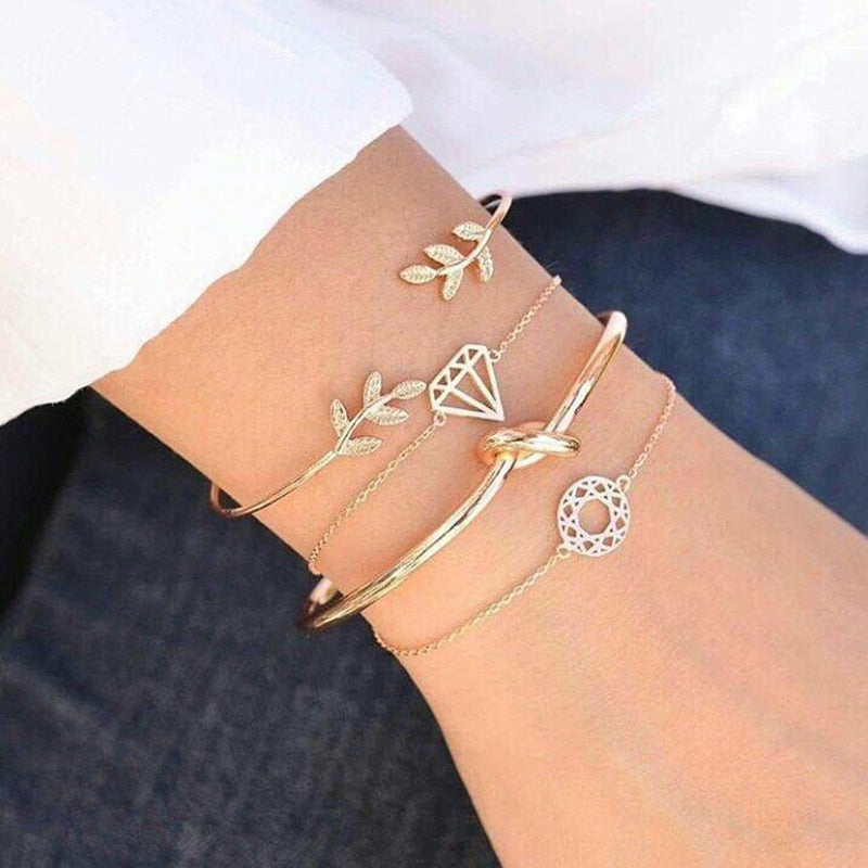 Ensemble de quatre bracelets