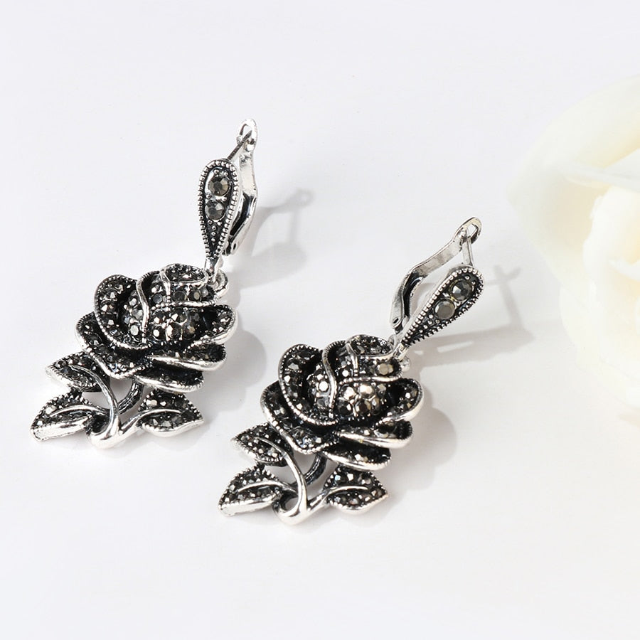 Boucles d'oreilles avec un motif de rose