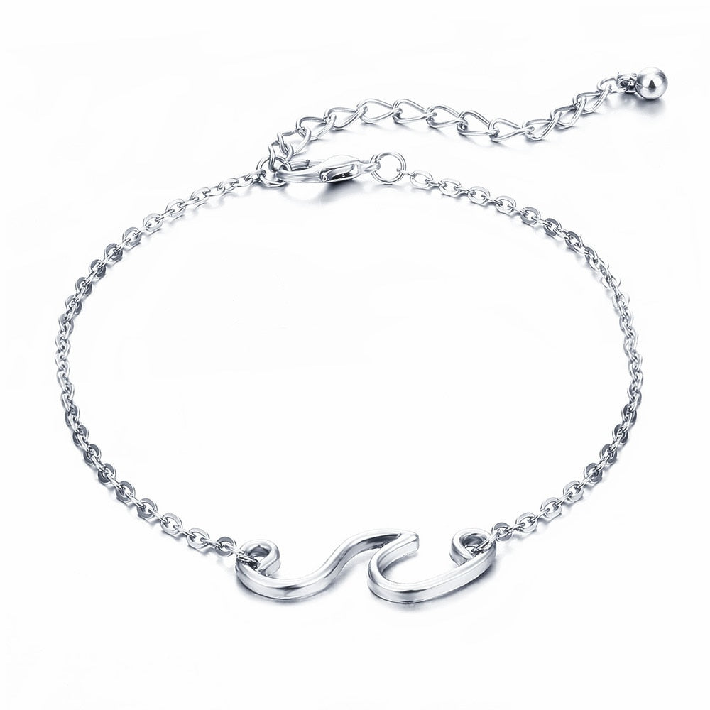Bracelet de cheville minimaliste avec un motif de vague