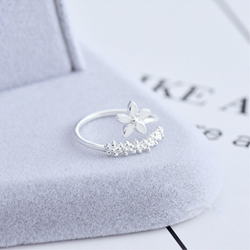 Bague ouverte avec une fleur