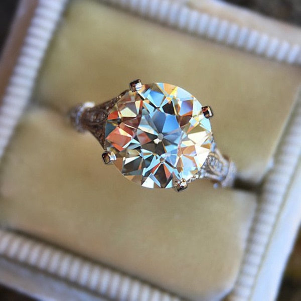 Bague en argent avec un grand œillet