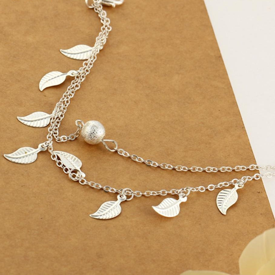 Bracelet de cheville avec pendentifs en forme de feuille