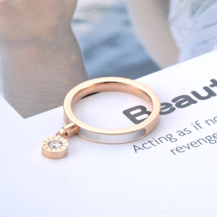 Bague avec un pendentif
