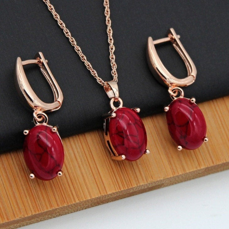 Ensemble de bijoux avec une pierre colorée