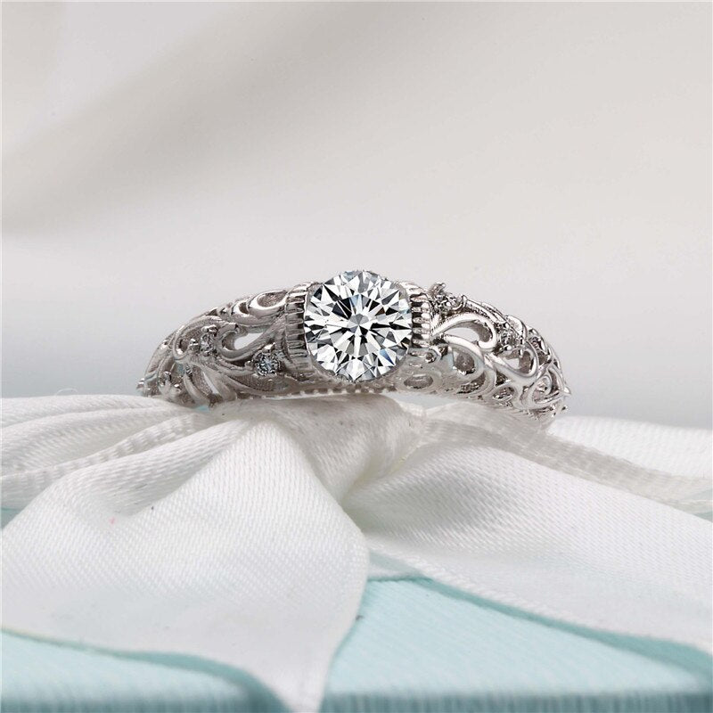 Bague ajourée avec zircone cubique