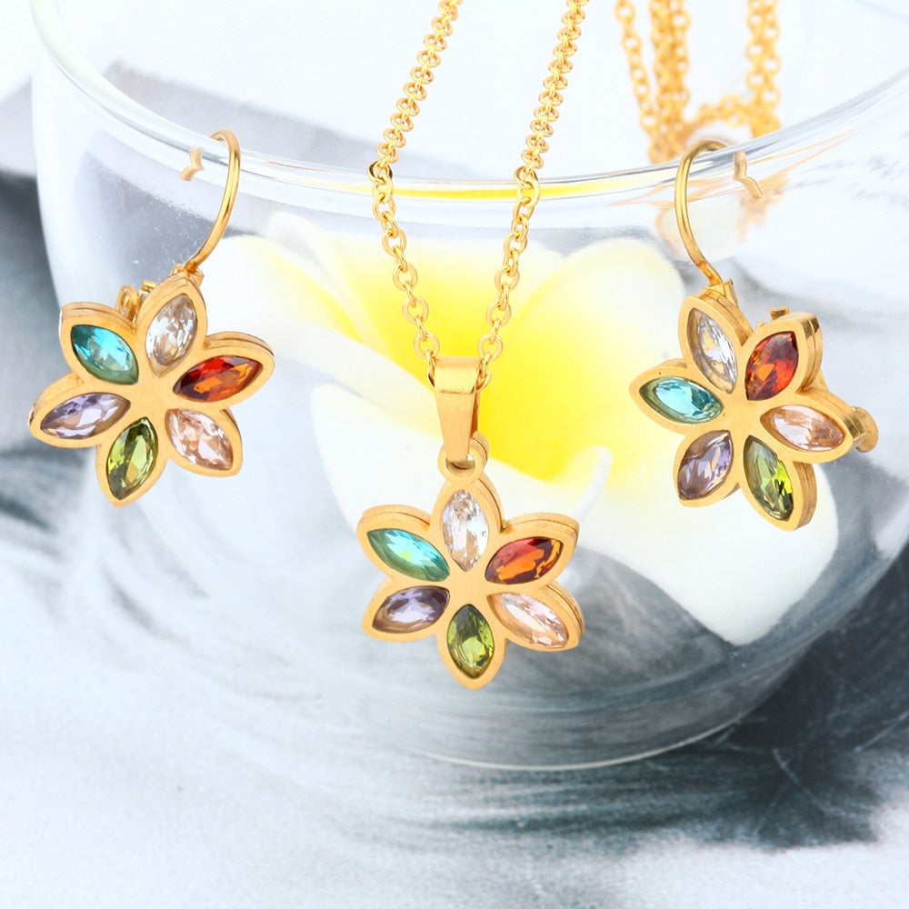 Un ensemble de bijoux colorés