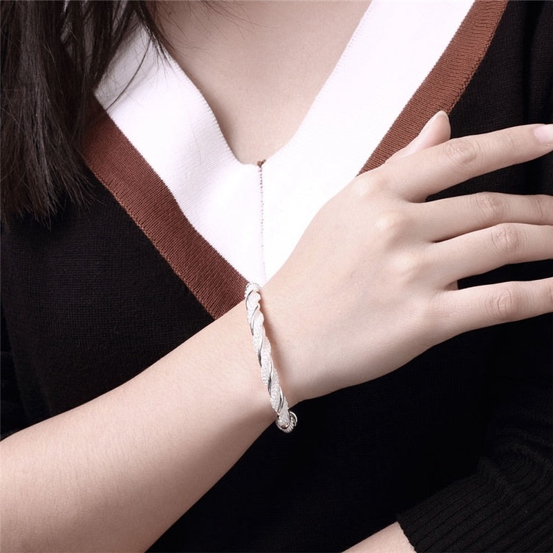 Bracelet en argent avec une tresse