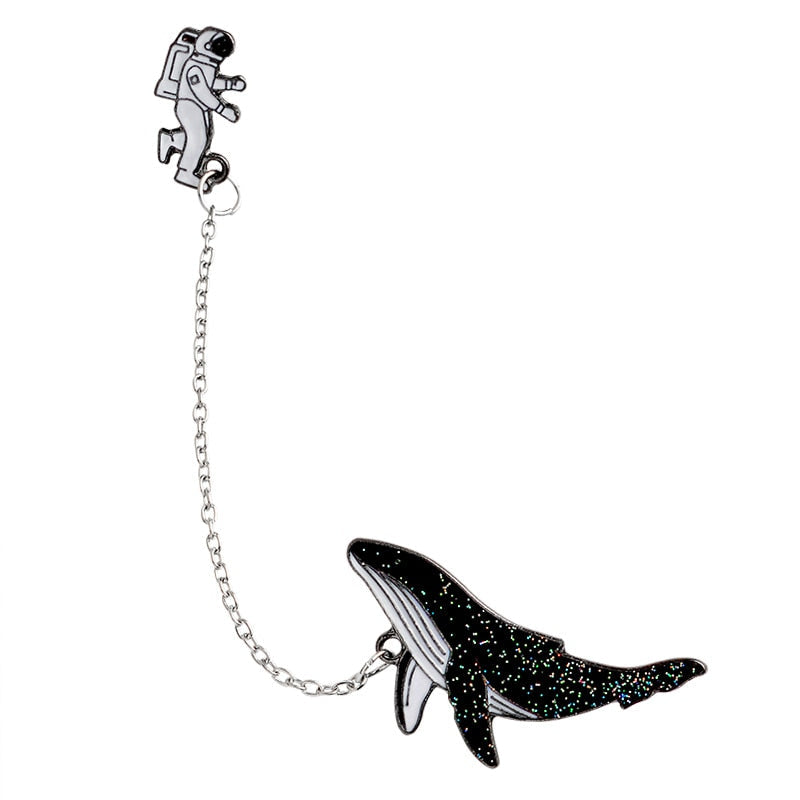 Broche avec chaîne - baleine et astronaute