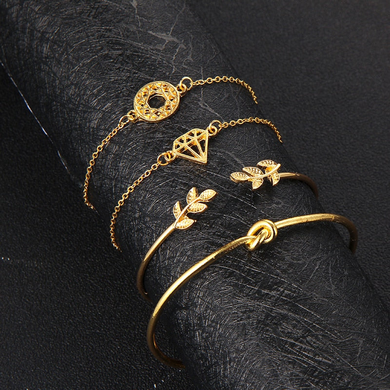 Ensemble de quatre bracelets