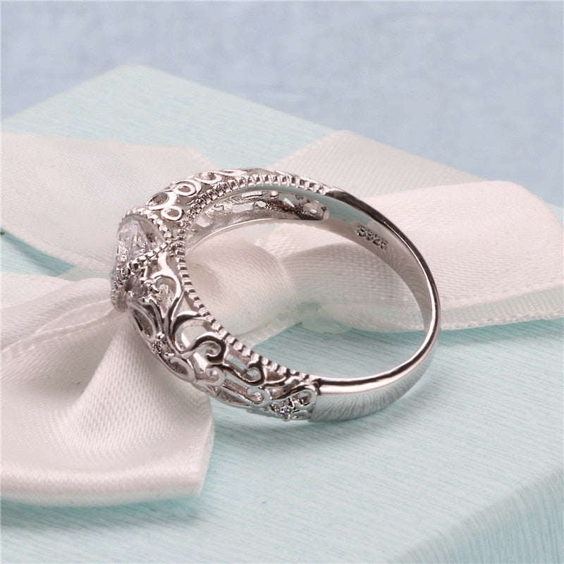 Bague ajourée avec zircone cubique