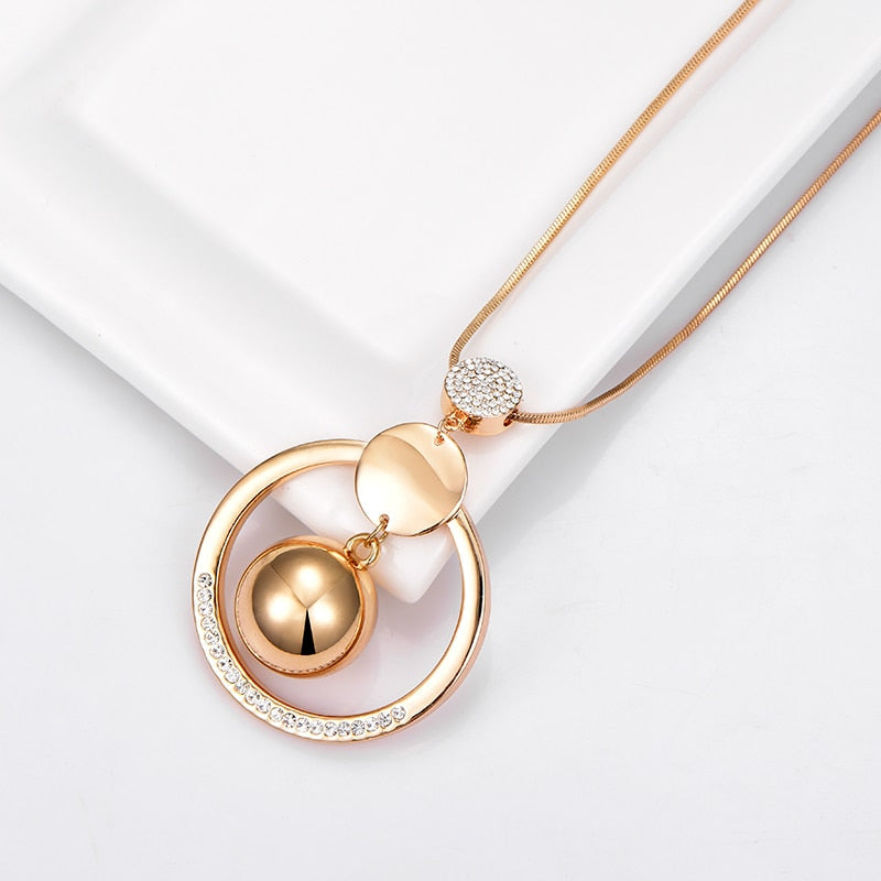 Collier avec un pendentif rond