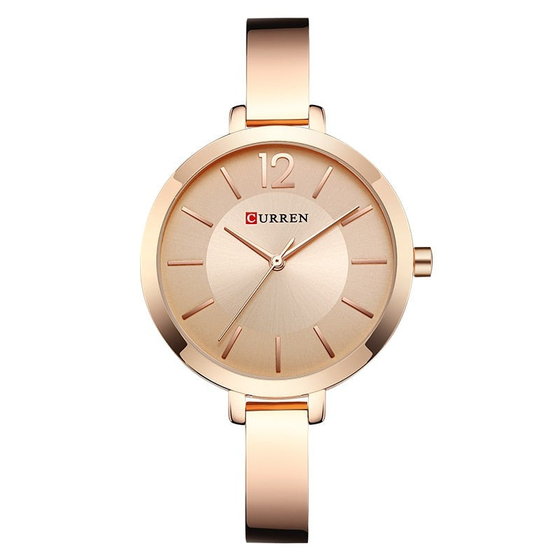 Montre pour dames sur un délicat bracelet décoratif