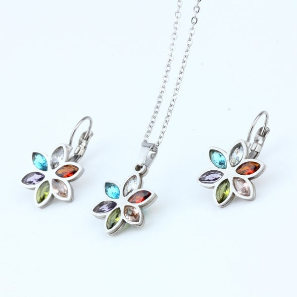Un ensemble de bijoux colorés