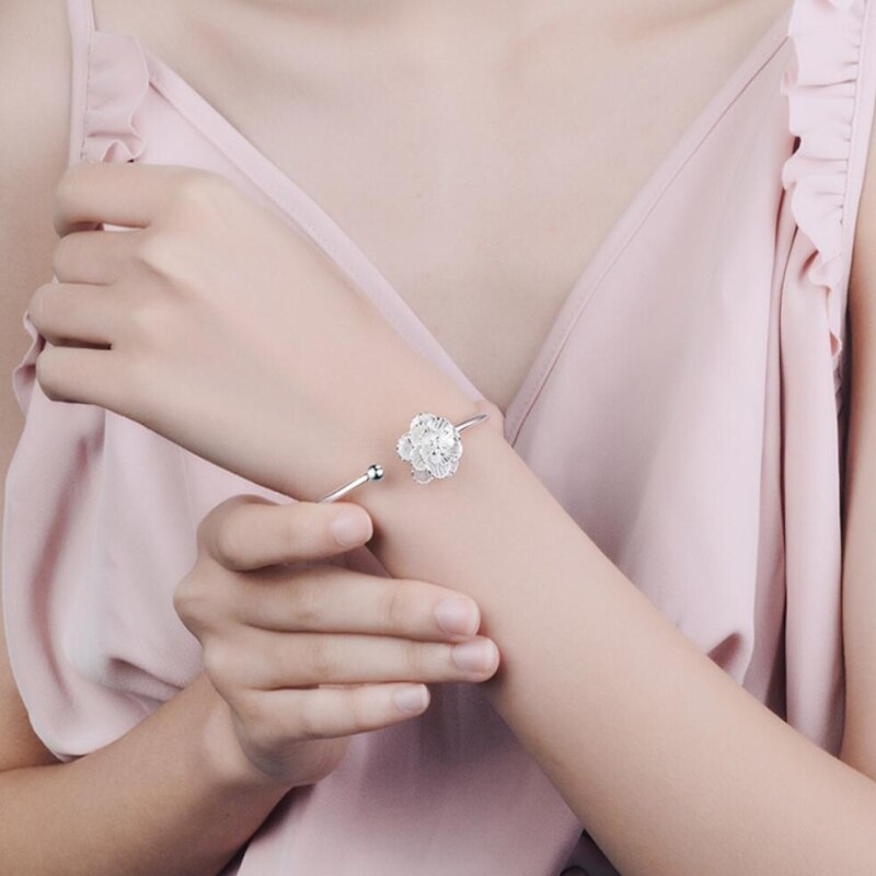 Bracelet avec une fleur