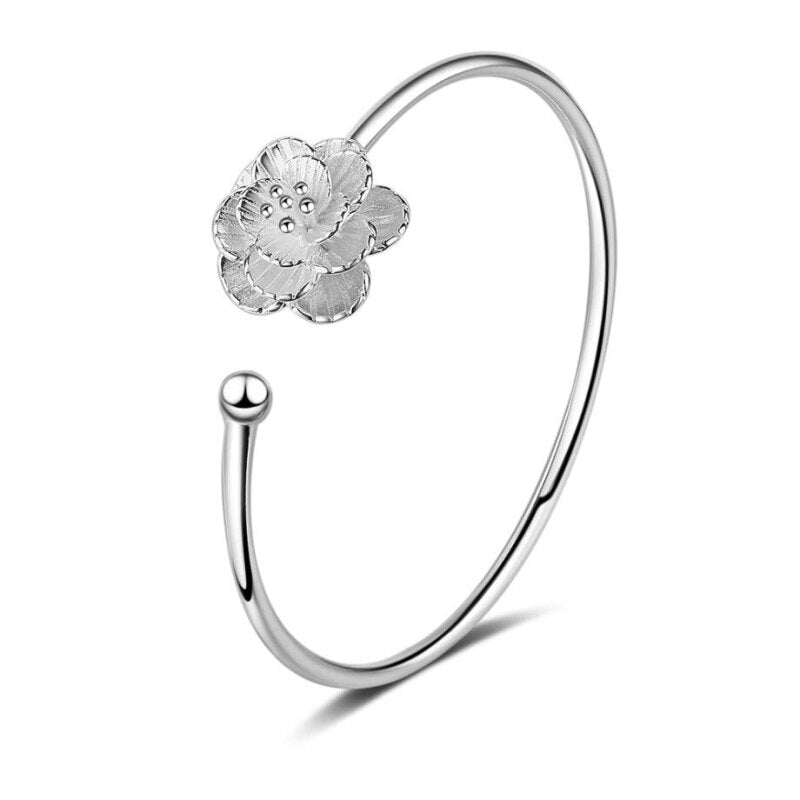 Bracelet avec une fleur