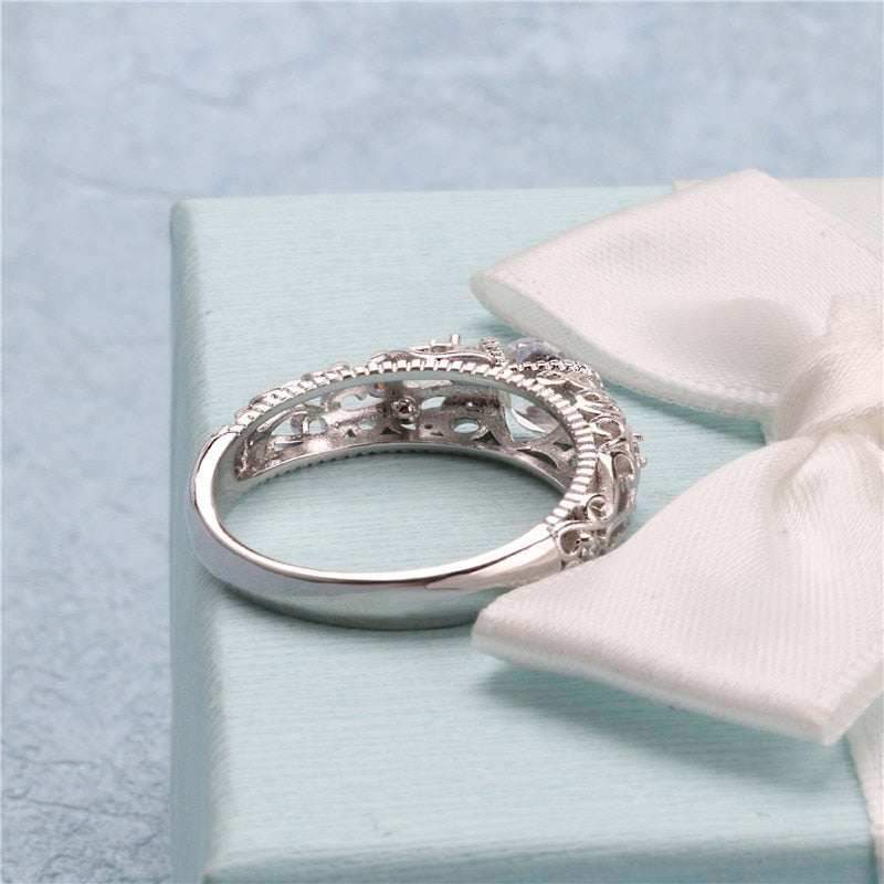Bague ajourée avec zircone cubique