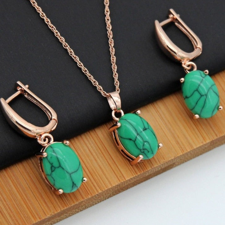 Ensemble de bijoux avec une pierre colorée