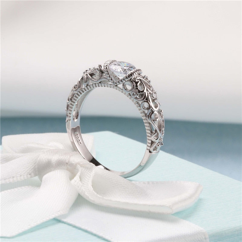 Bague ajourée avec zircone cubique