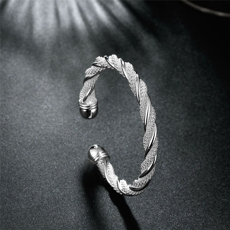 Bracelet en argent avec une tresse