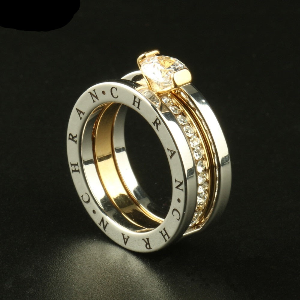 Bague avec un zircon cubique