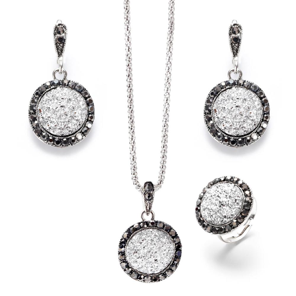 Ensemble de bijoux avec zirconia