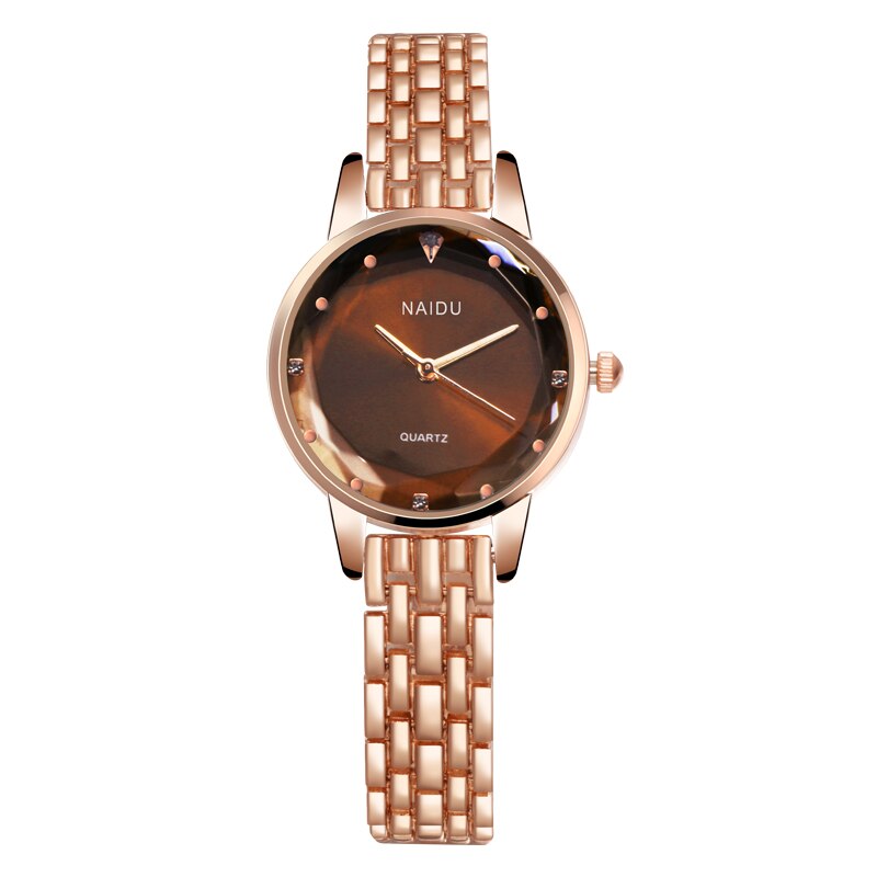 Élégante montre pour dames sur un bracelet avec un cadran coloré