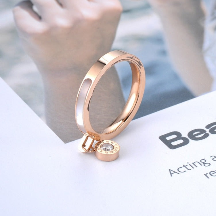 Bague avec un pendentif
