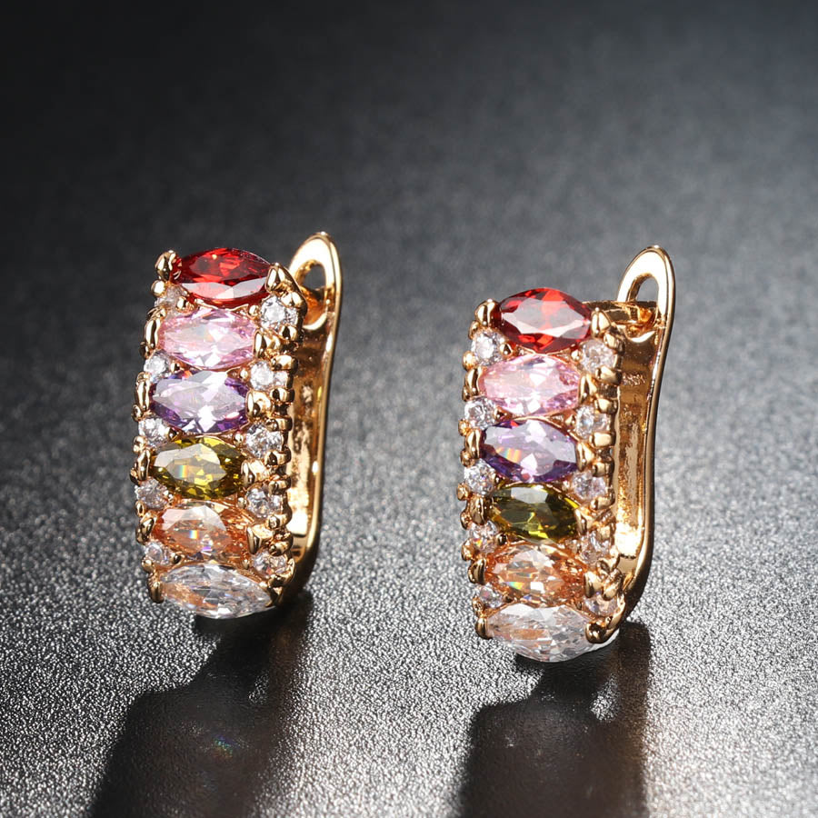 Boucles d'oreilles avec des pierres colorées