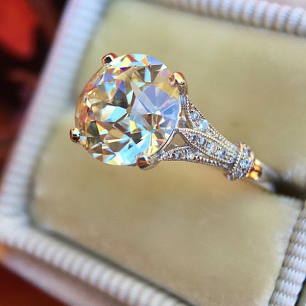 Bague en argent avec un grand œillet