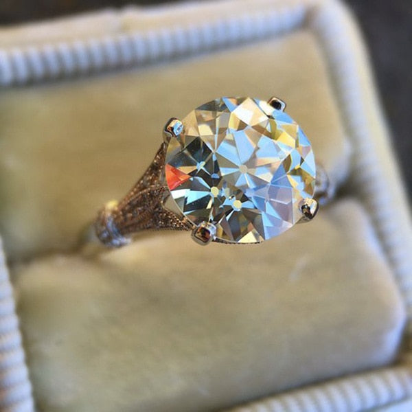 Bague en argent avec un grand œillet