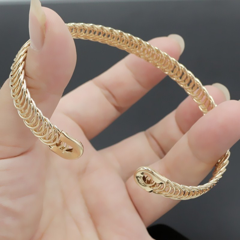 Bracelet avec une tresse ronde