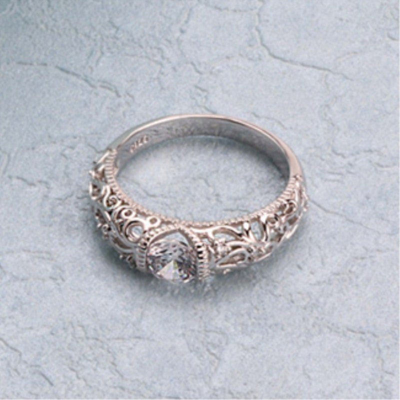 Bague ajourée avec zircone cubique