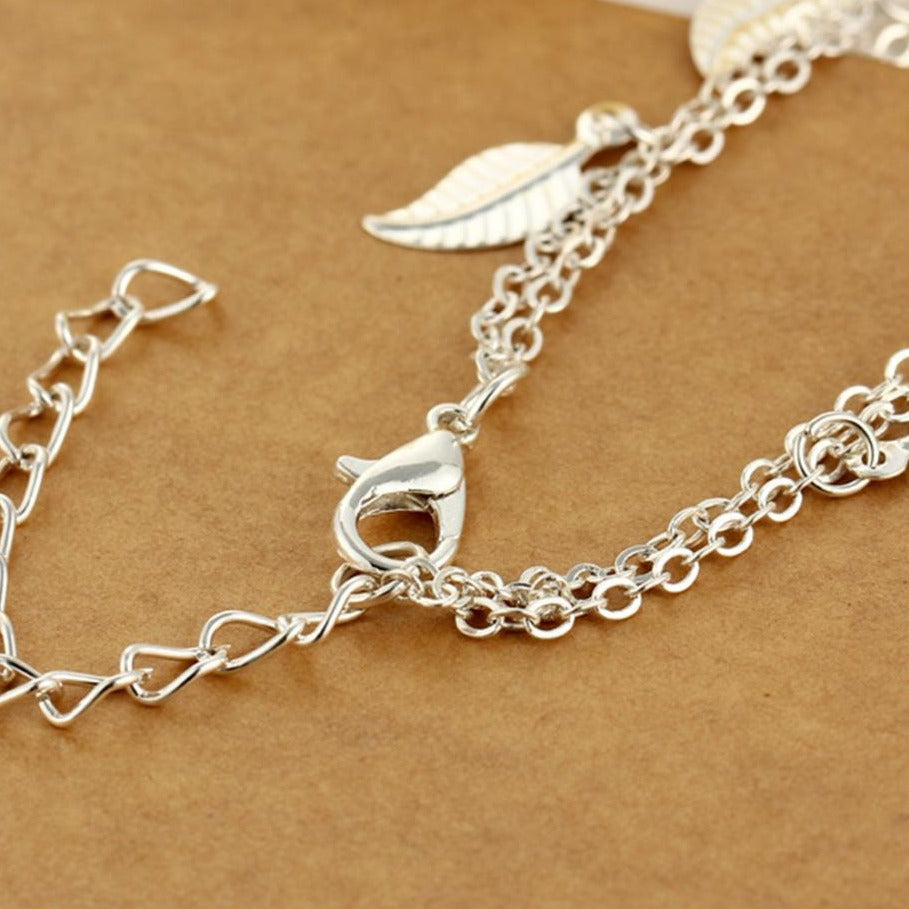 Bracelet de cheville avec pendentifs en forme de feuille