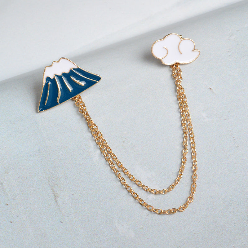 Broche avec une chaîne - volcan