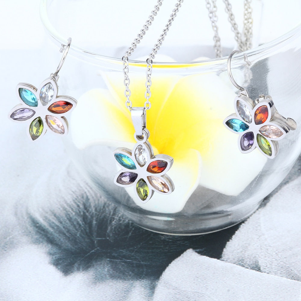 Un ensemble de bijoux colorés