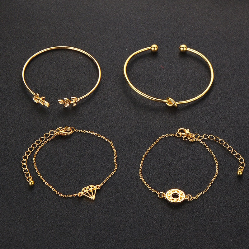 Ensemble de quatre bracelets