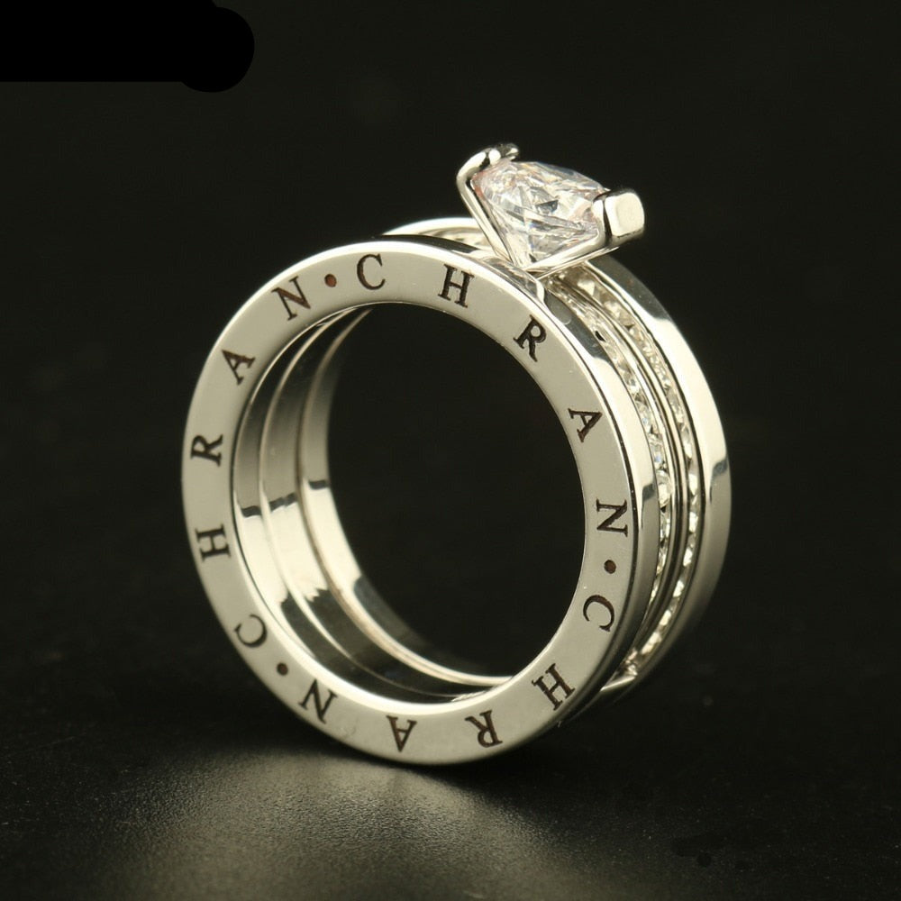 Bague avec un zircon cubique