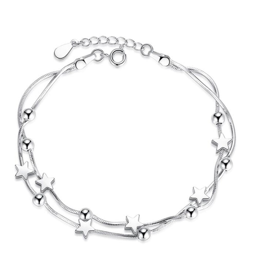 Bracelet en argent avec des pendentifs décoratifs