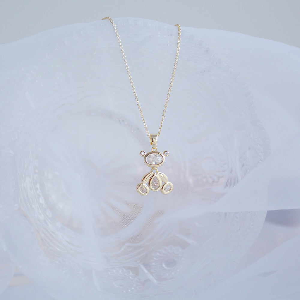 Collier avec un pendentif ours en peluche