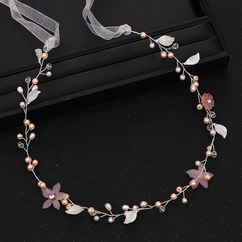 Bandeau avec des fleurs et des perles