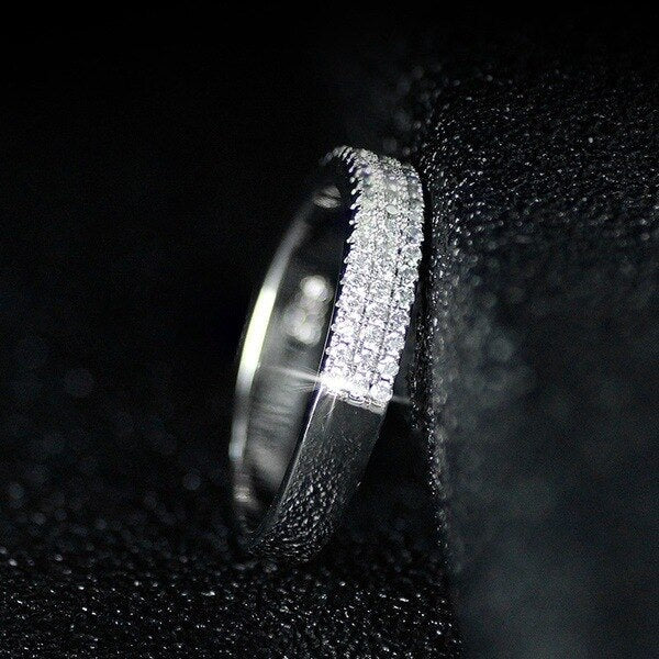 Bague avec zircons