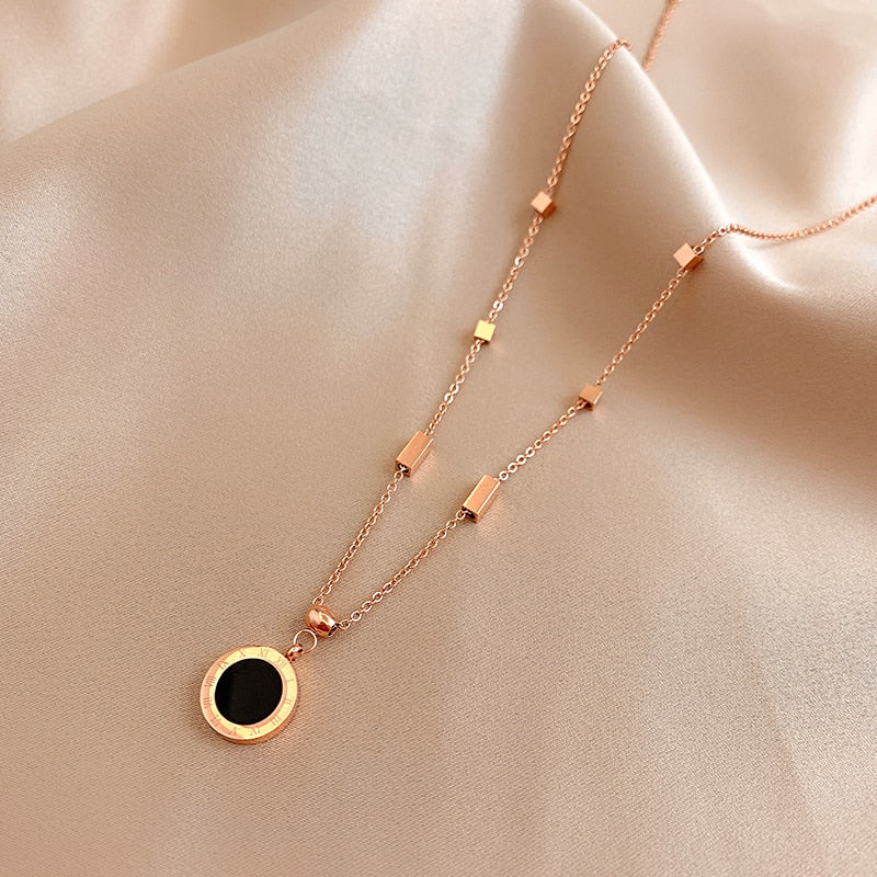 Collier avec un pendentif