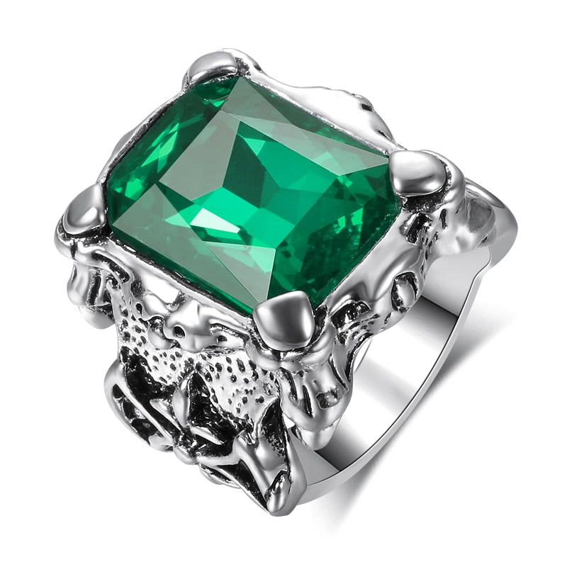 Bague avec une pierre colorée