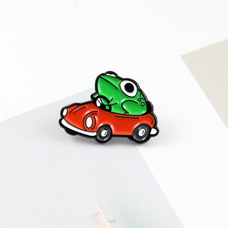 Pin - grenouille dans une voiture