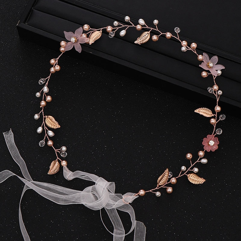 Bandeau avec des fleurs et des perles