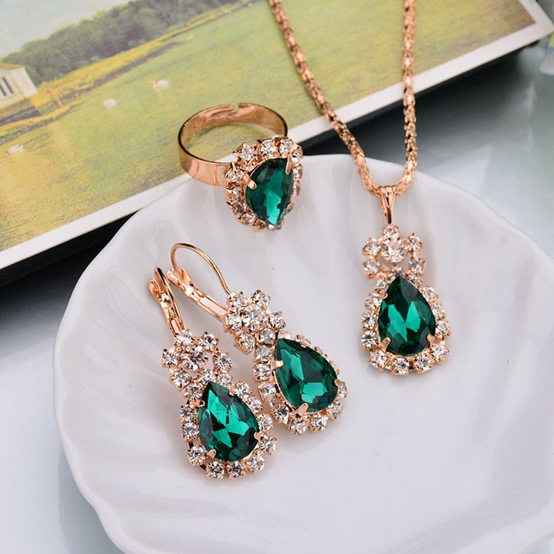 Ensemble de bijoux avec un œil coloré