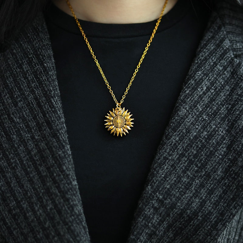 Collier de tournesol avec une ouverture