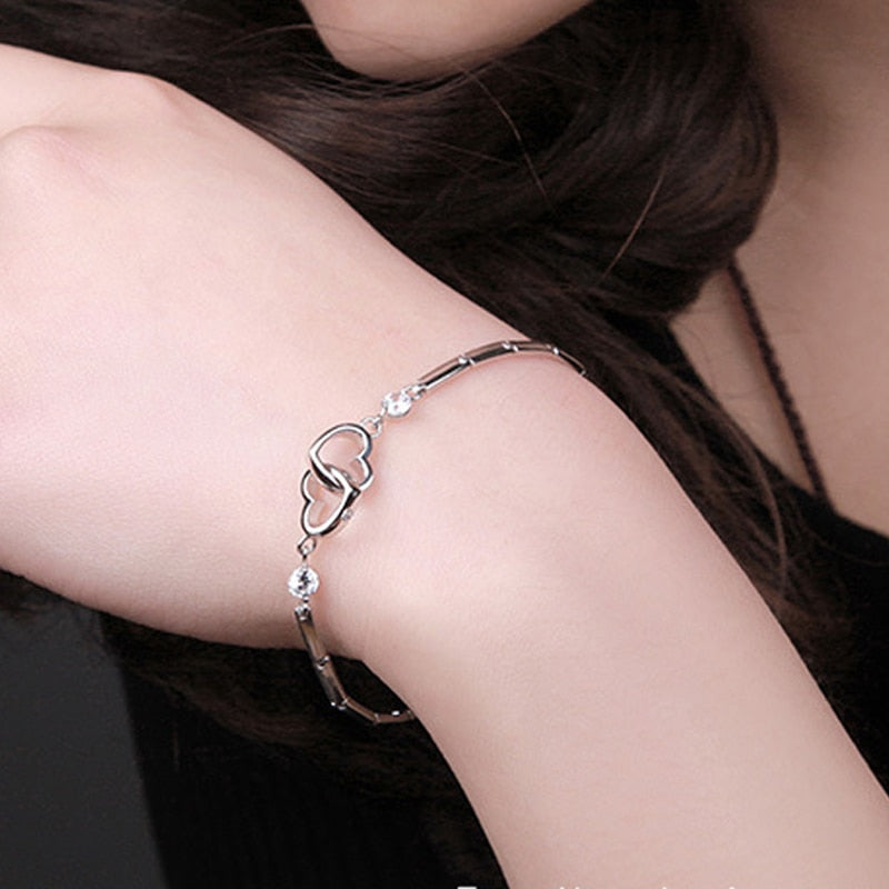 Bracelet en argent avec des cœurs